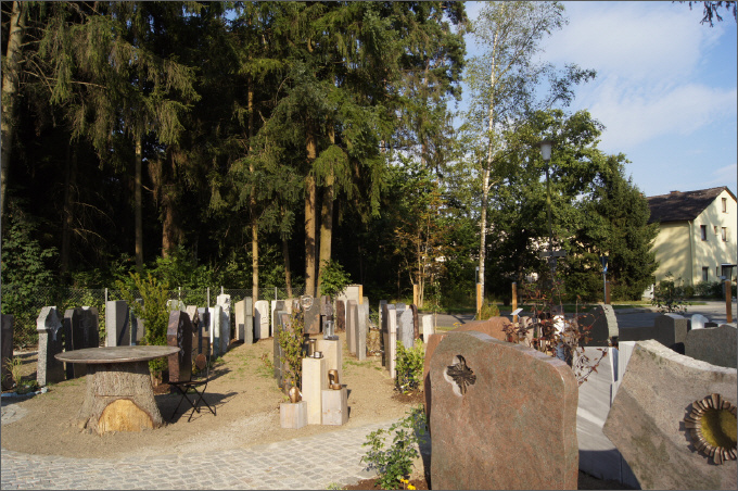 Steinmetzbetrieb Franke Naturstein gestaltet Grabsteine auch für Dorfen