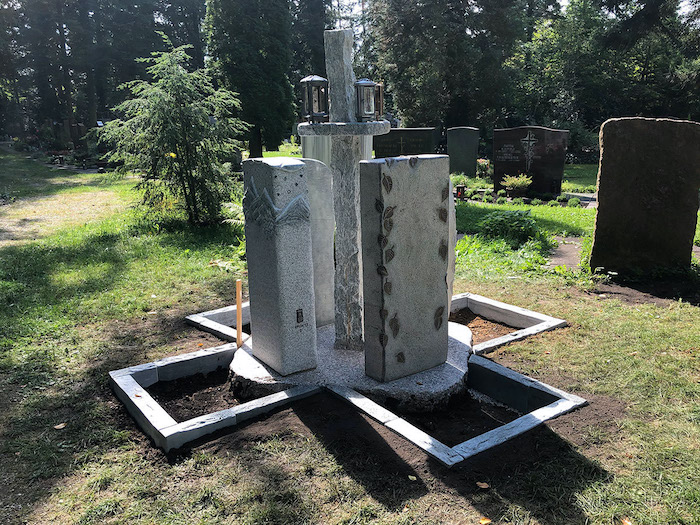 Urnenbestattung und das Urnen-Monument