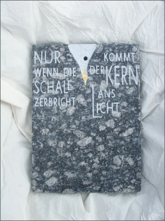 Urnengrabplatte und Grabsteine von Franke