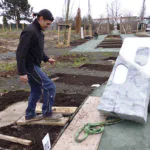Grabstein aus weißem Laaser und grauem Wachauer Marmor