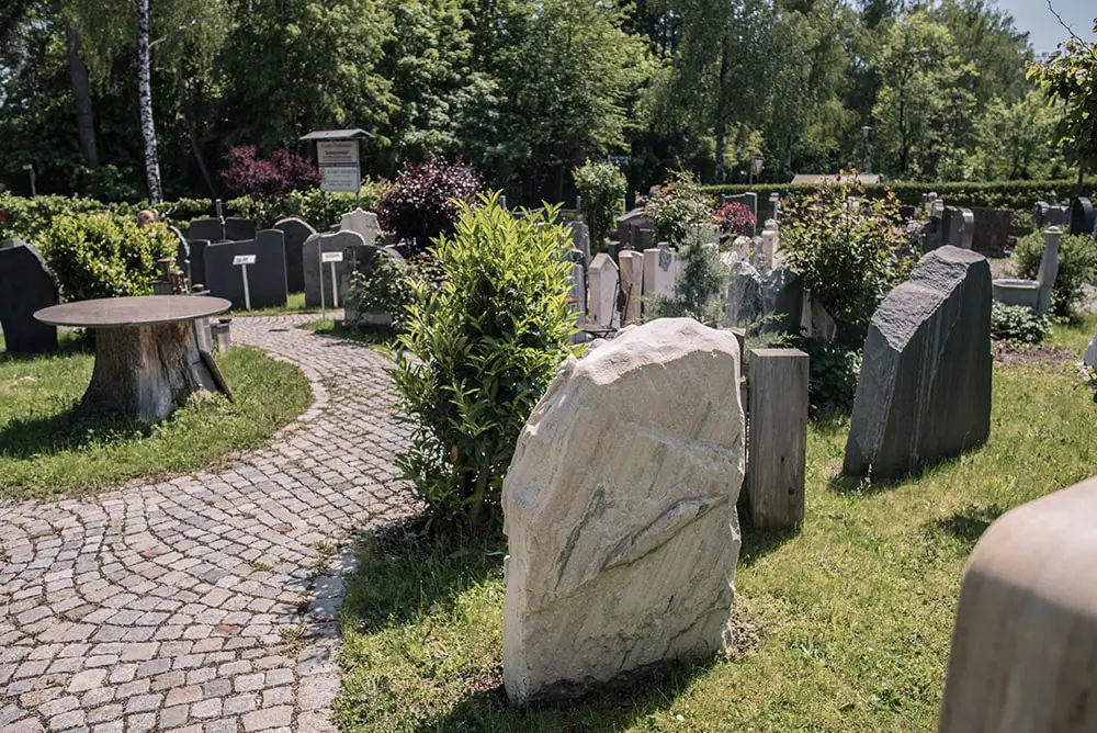 Grabsteine und Grabmale für Trostberg und Umgebung vom Steinmetz Franke Naturstein