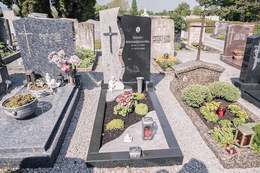 Grabmale und Grabsteine für den Friedhof in Schnaitsee