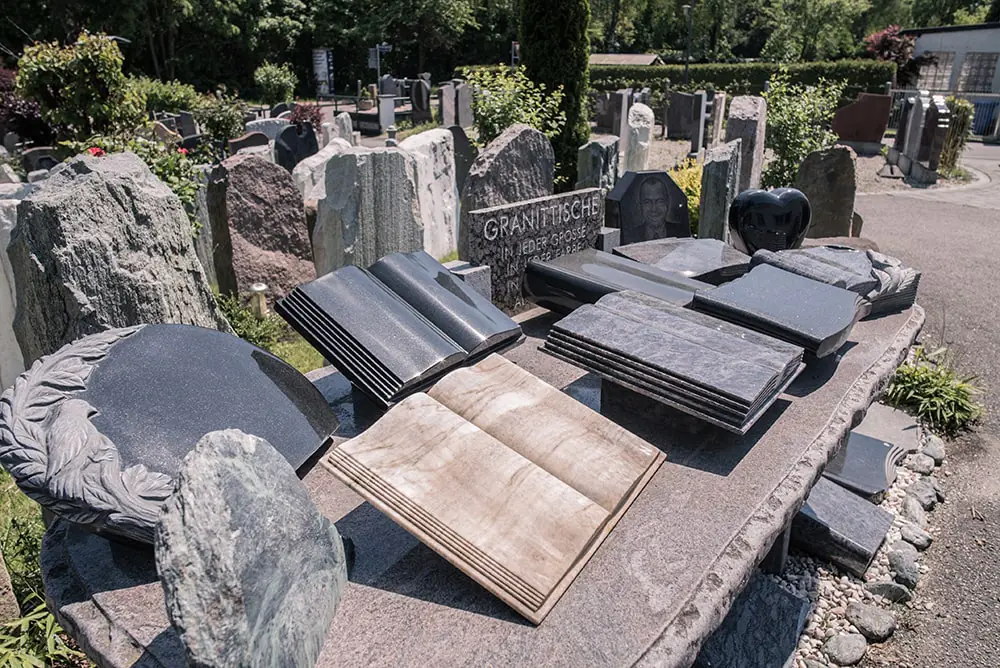 Arten der Urnengrabsteine - Grabsteine Urnengrab