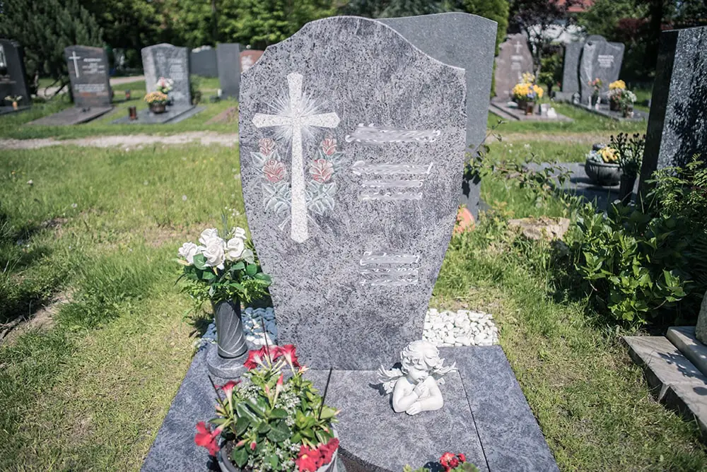 Grabstein und Grabmal als Symbol des Gedenkens