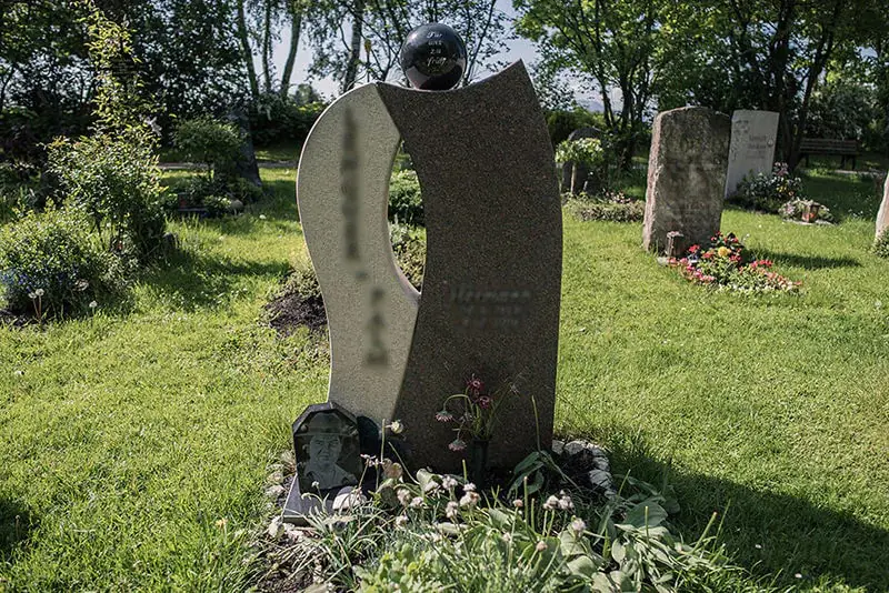 Die Reinigung und Reparatur von Grabsteinen I