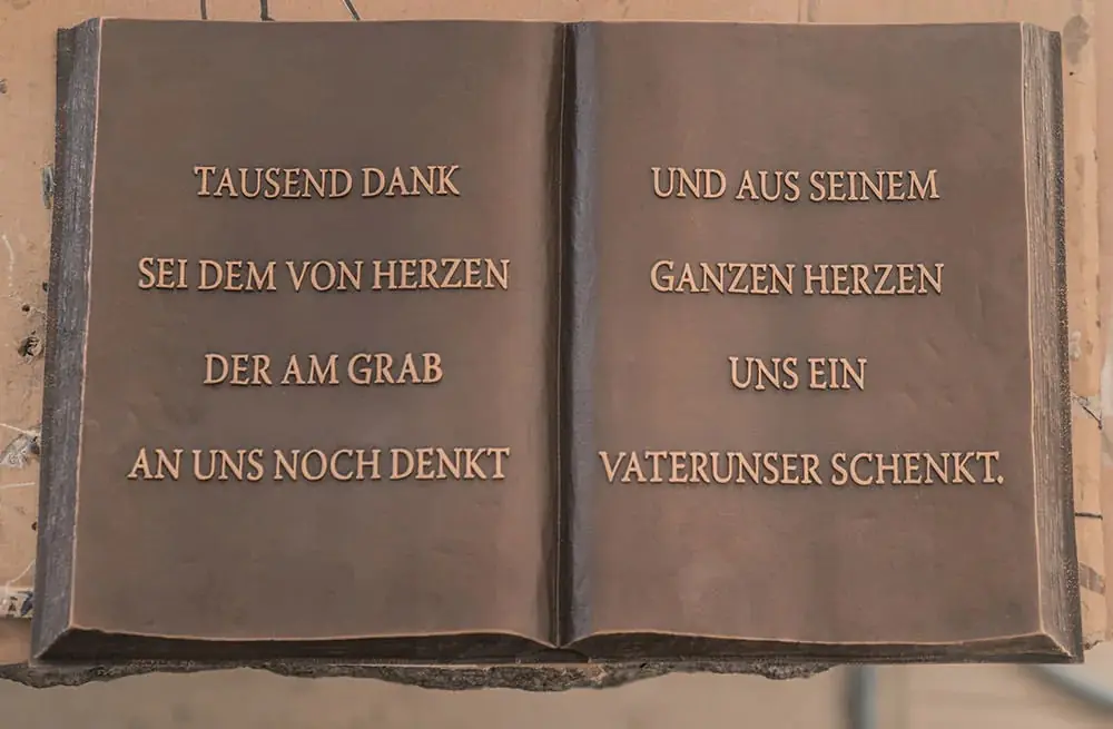 Bronze und Aluminium für die Gestaltung von Grabmalen