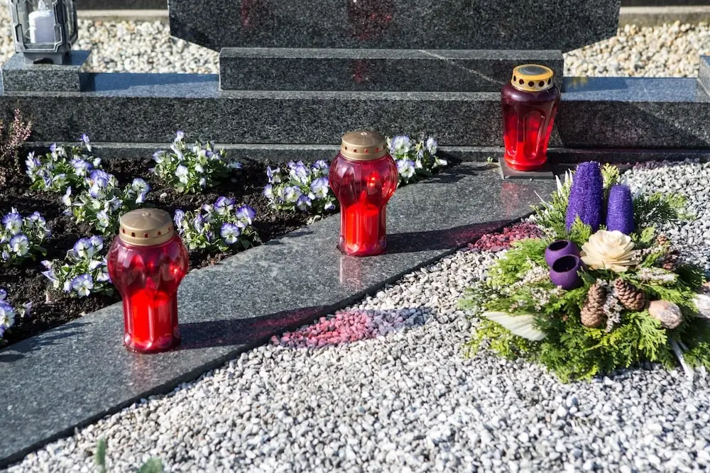 Grabplatten für Urnengräber