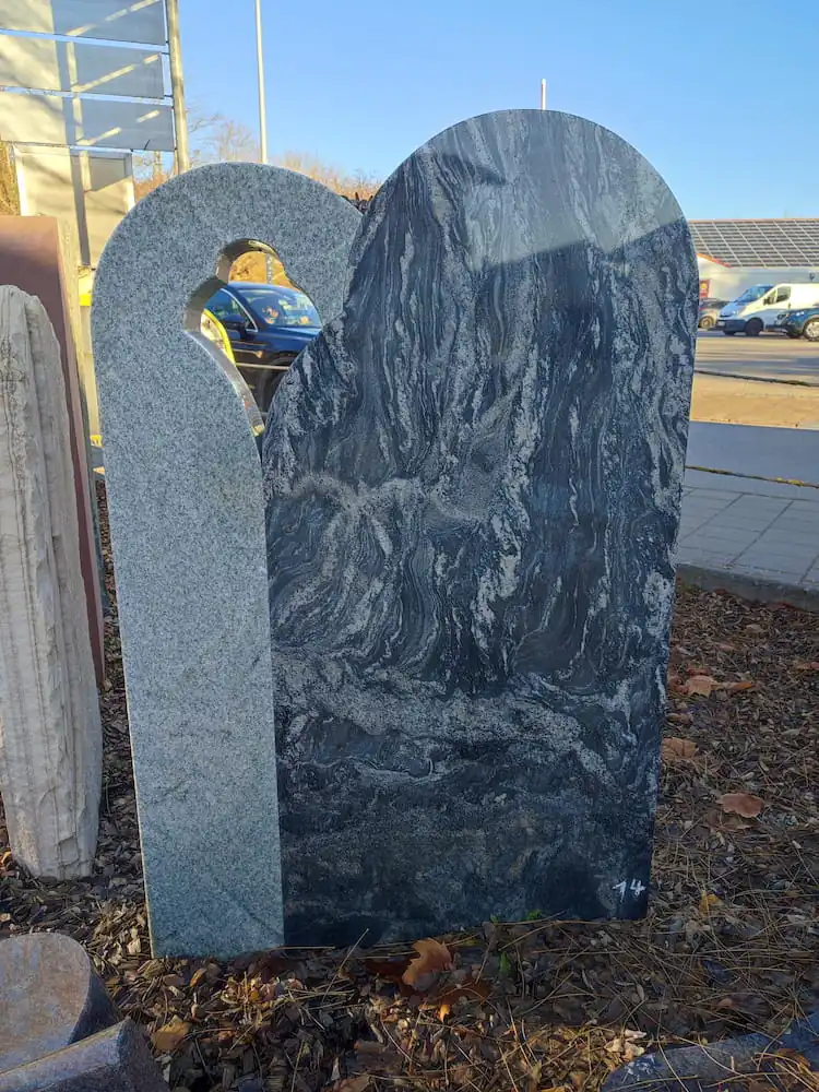 Familiengrab, netto 2.350,00 € zuzgl. MwSt.